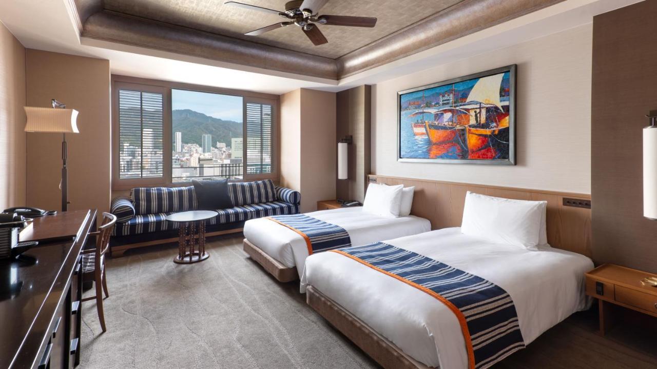Oriental Hotel 5*